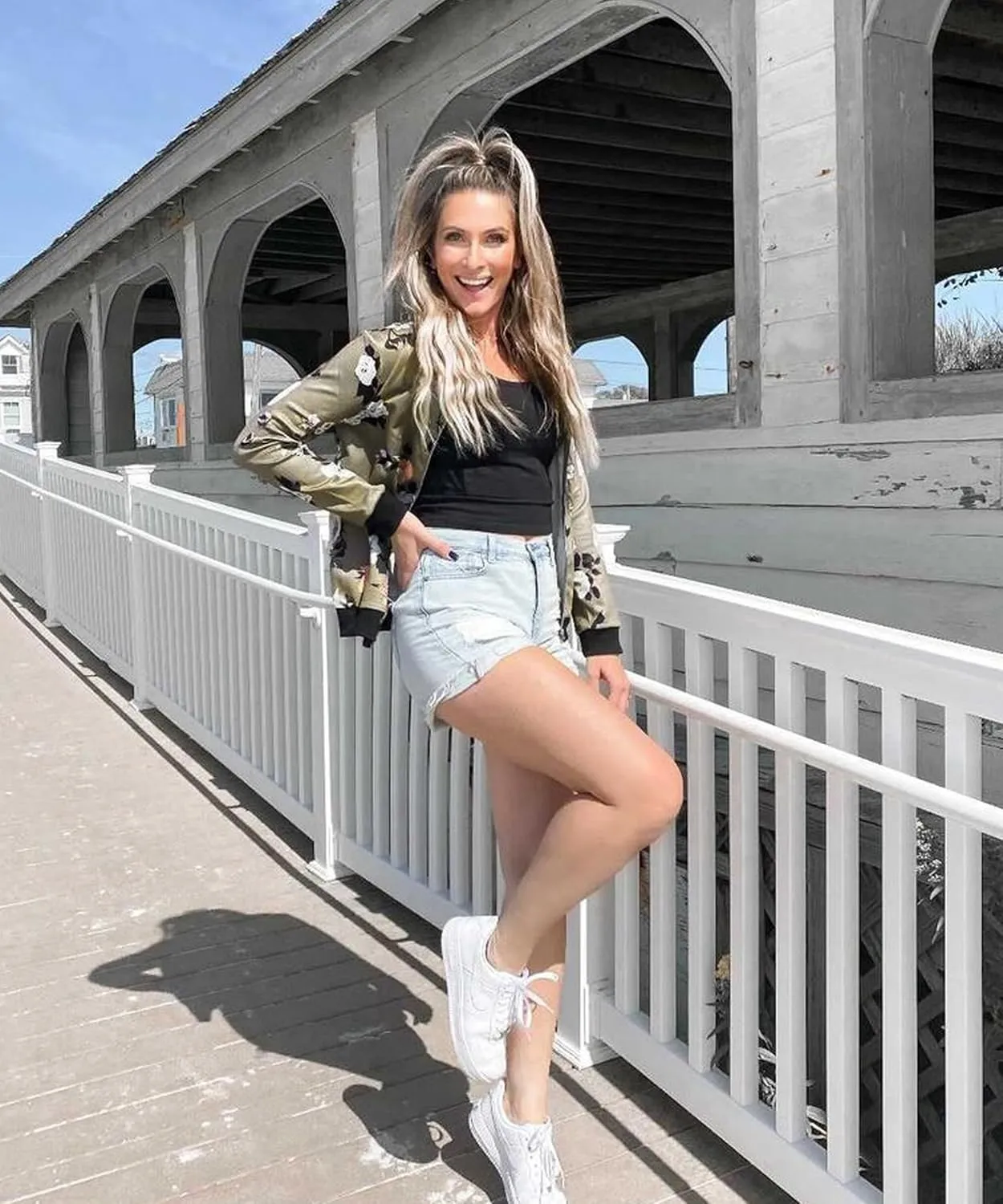 ECOWISH Women's Casual Floral Zip Up Bomber Jacket Coat Lightweight Short Camo No Lining Outwear Tops Windbreaker with Pocket