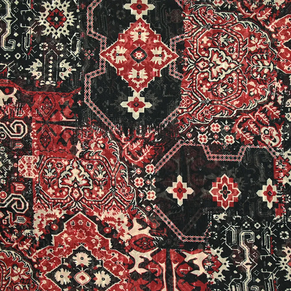 Mousseline imprimée plumetis lurex ornement rouge fond noir