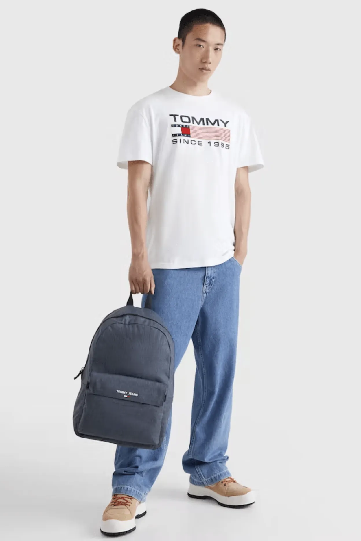TOMMY JEANS CLASSIC ATHLETIC TWIST LOGO TEE - WHITE