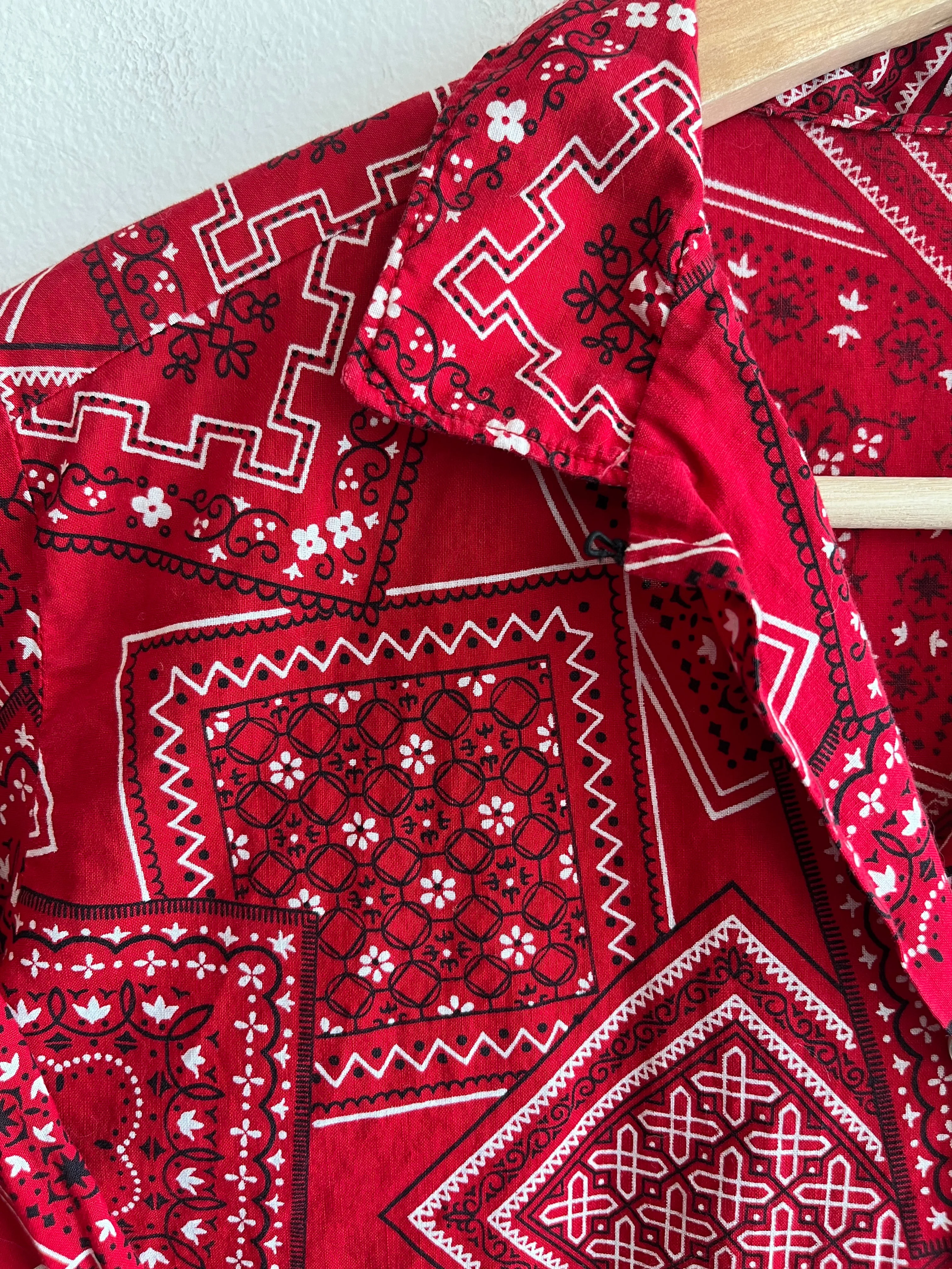 Vintage 1950/60s Loop Collar Bandana Print Button-Up Shirt